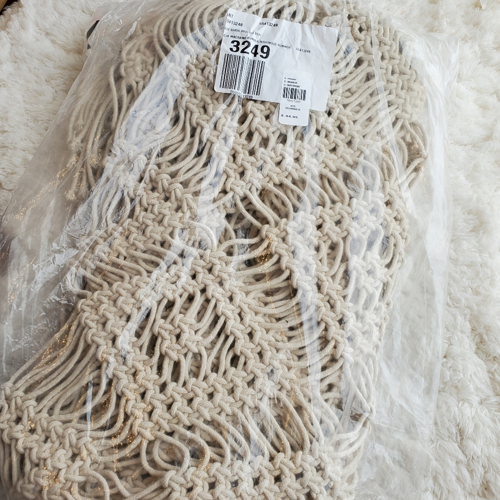 Anthropologie Deedra Macrame Table Runner - Picture 5 of 8